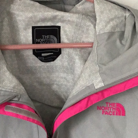 North face rain jacket - Picture 4 of 9